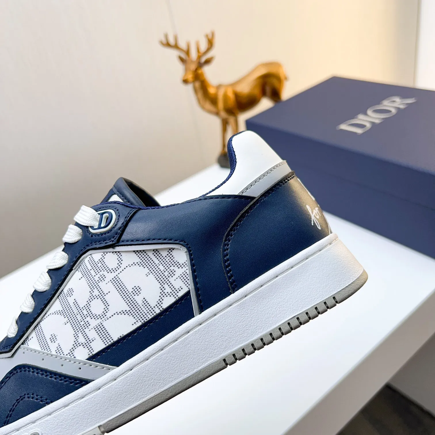 Men's Men's Shoes 💰400 [New] 🦩🦩Dior - Low-top sneakers 2025 spring men's collection new arrivals [Celebrate][Celebrate][Celebrate], reinterpret the basketball shoe design and become a classic Dior item [Strong][Strong][Strong], crafted in black and cream white smooth cowhide with beige suede, leather display on the side The CD logo, tongue, sole and back side are decorated with various distinctive details to enhance the style[666][666], while eyelet details, topstitching and rubber panels highlight the dynamic charm of its athletic style[strong][strong][strong]. It has a two-color rubber sole, which can be matched with various clothing to create a refined look. Size: 38 to 44 (45 can be customized